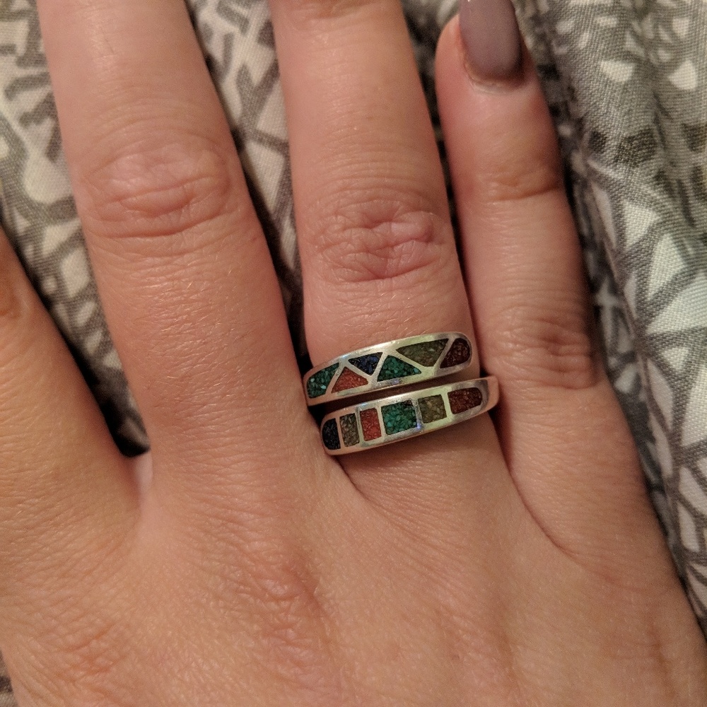 Silver unique pattern stone ring